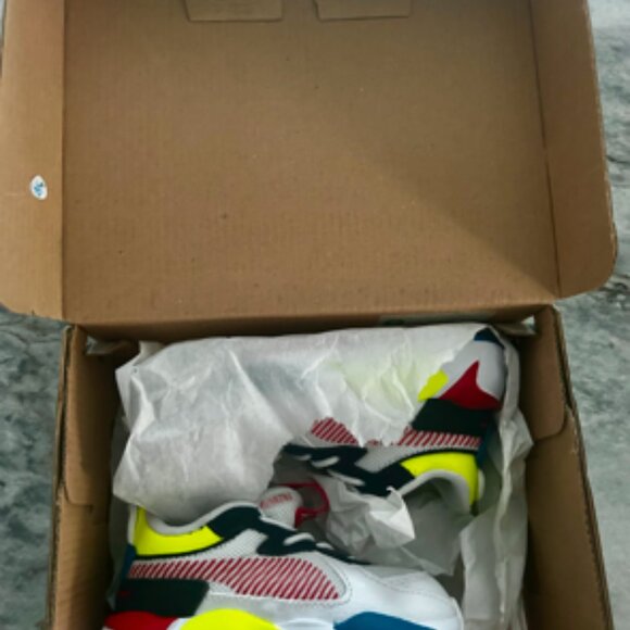 PUMA Toddler Sneakers – White/Yellow – Size 5C – New with Box - Picture 2 of 6